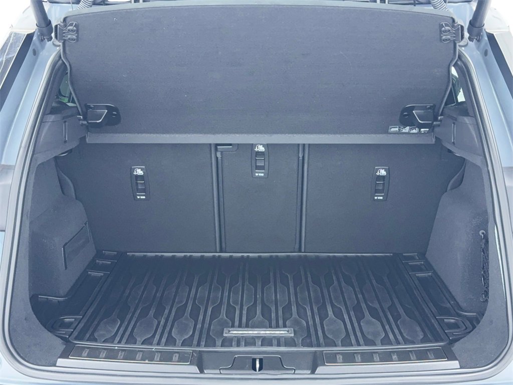 Used 2023 Land Rover Range Rover Evoque R-Dynamic SE image 12