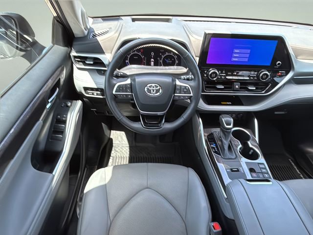 Used 2023 Toyota Highlander Platinum FWD image 15
