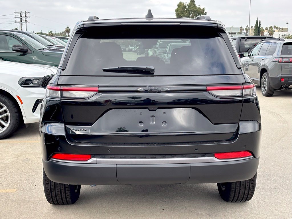 New 2027 Jeep Grand Cherokee Limited AWD/4WD image 4