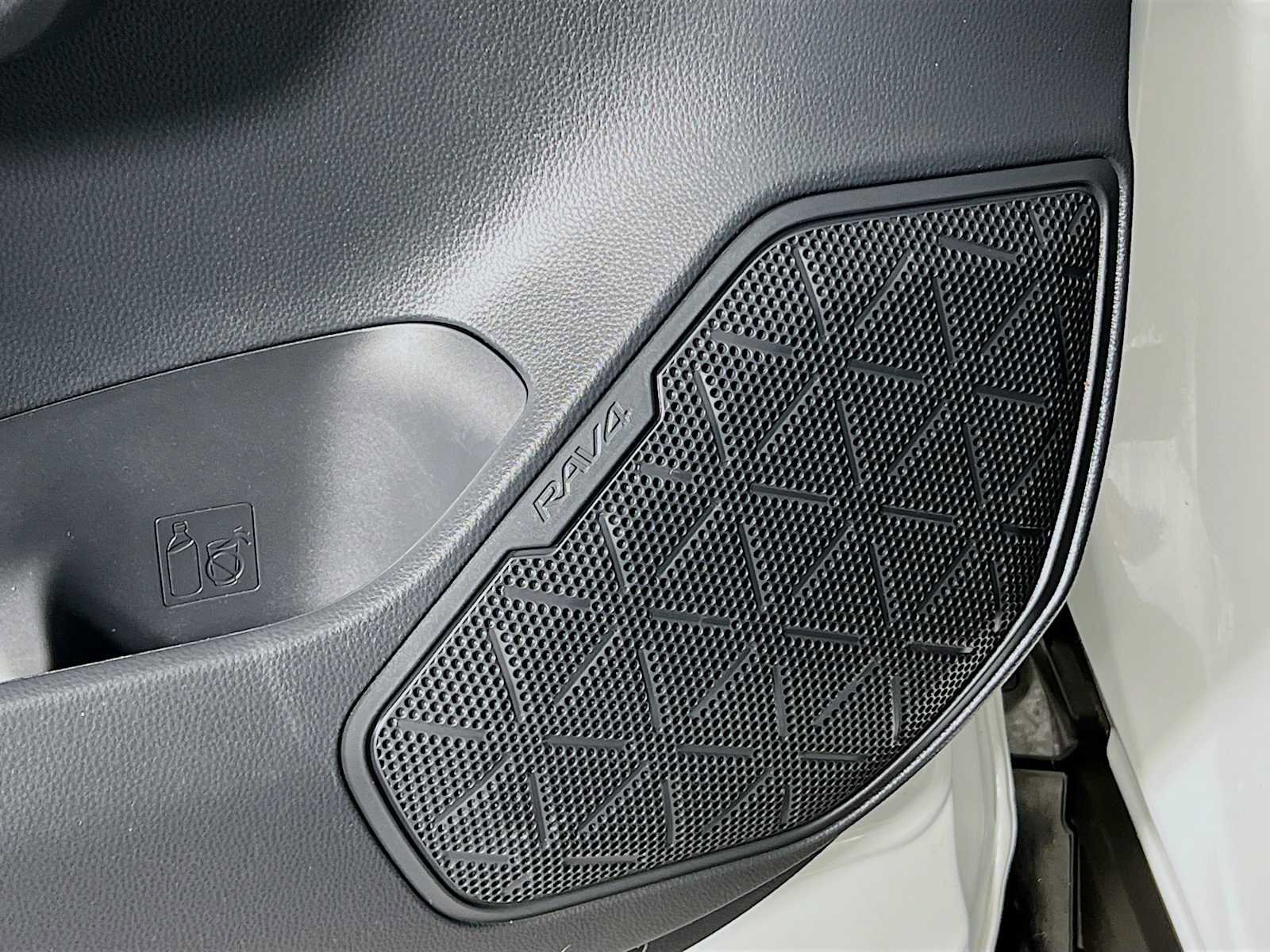 Used 2023 Toyota RAV4 XSE image 18