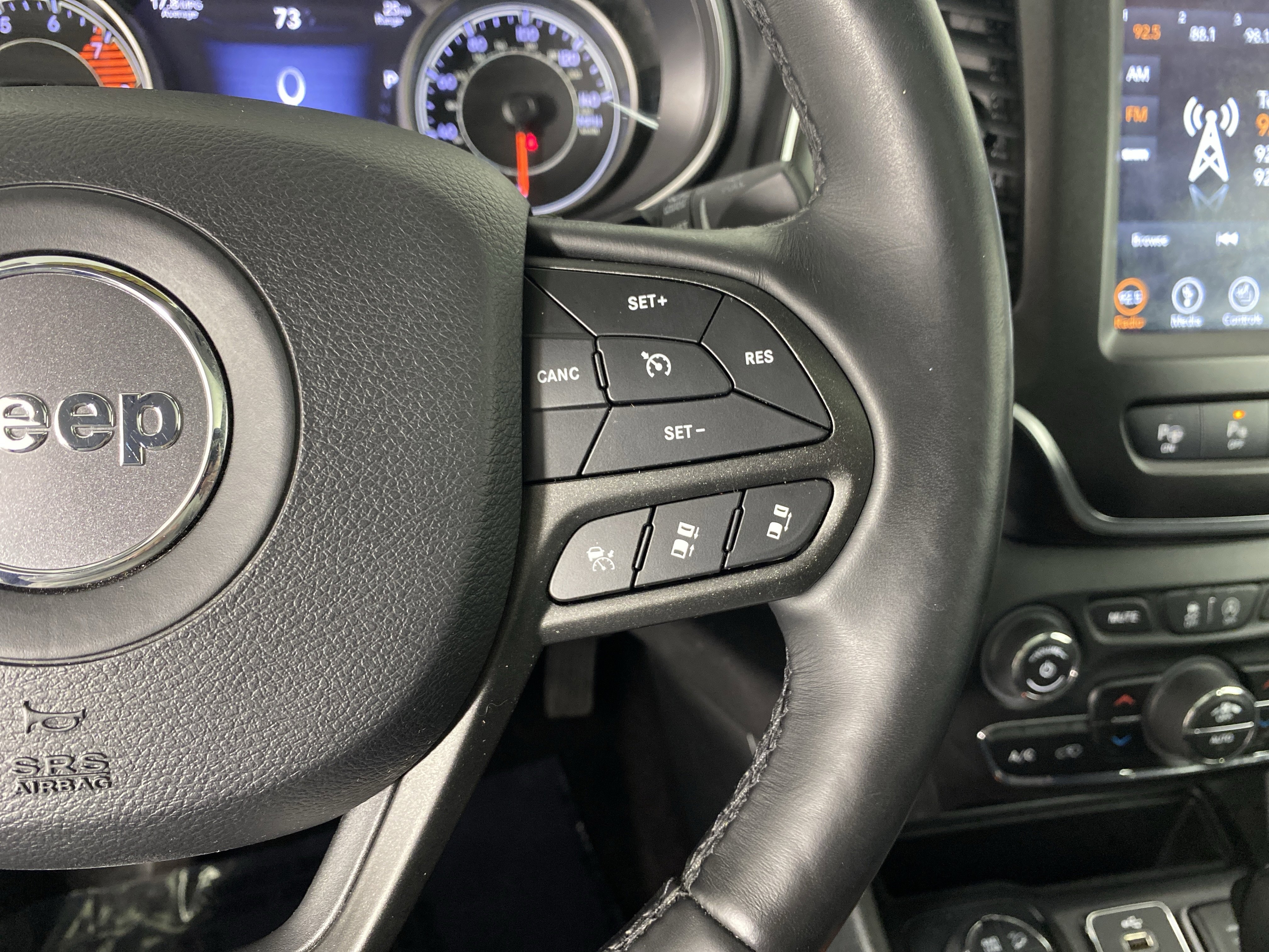 Used 2019 Jeep Cherokee Trailhawk image 25