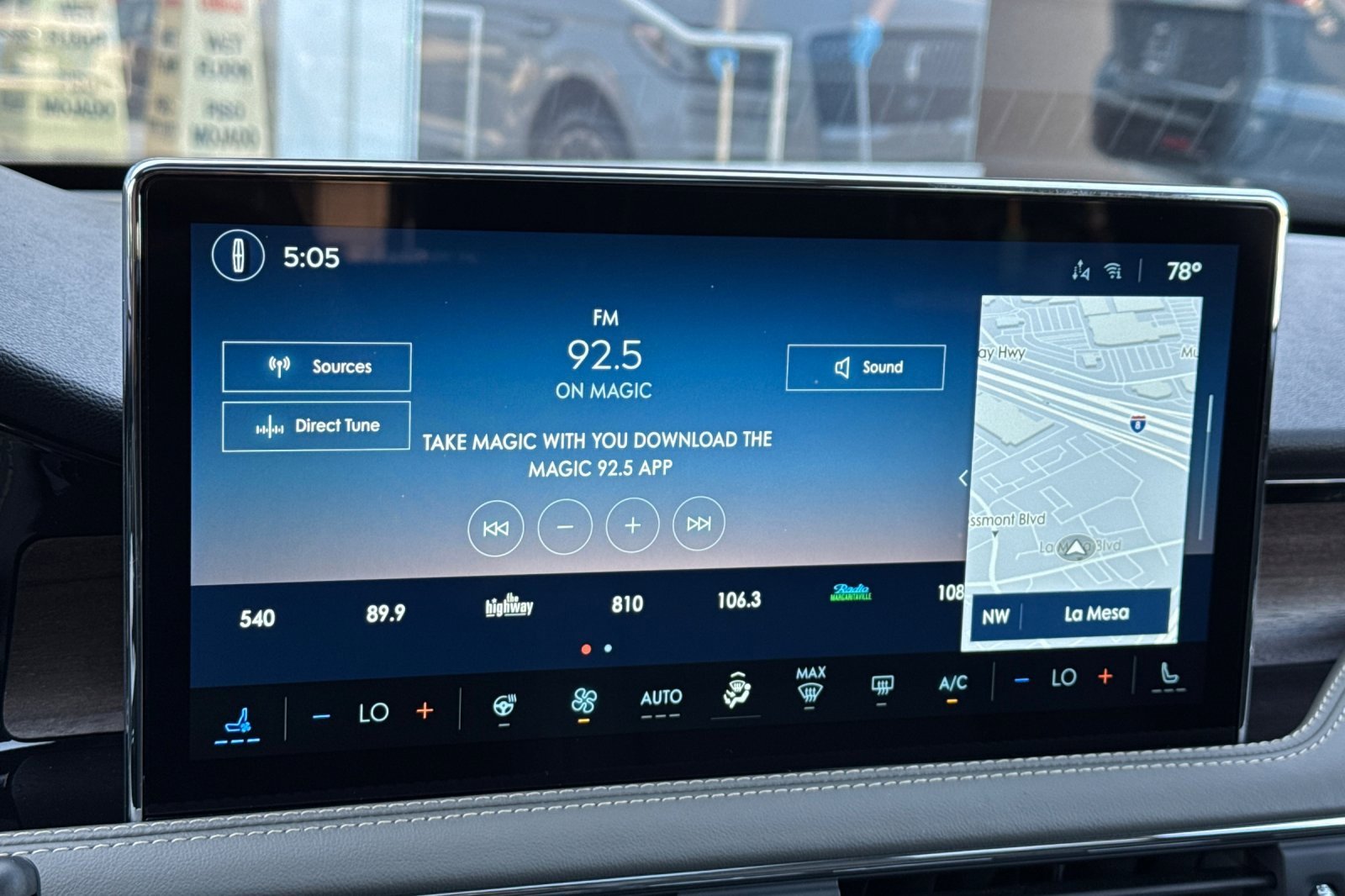 New 2025 Lincoln Corsair Reserve w/ Equipment Group 202A image 17