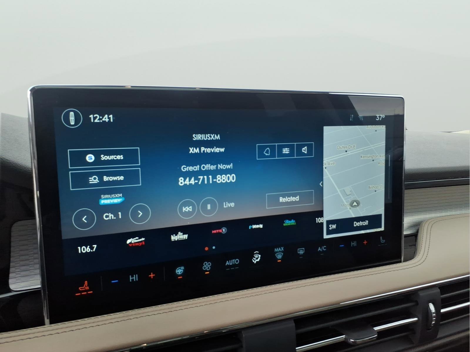 Used 2024 Lincoln Corsair AWD w/ Equipment Group 101A image 17