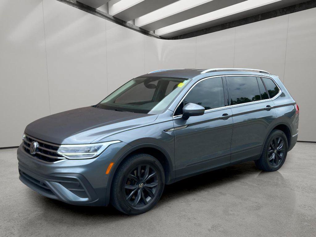 Used 2024 Volkswagen Tiguan SE FWD image 1