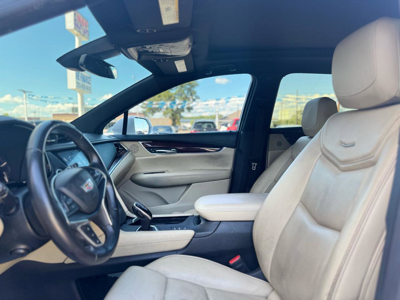 Used 2018 Cadillac XT5 Luxury w/ Driver Awareness Package image 38