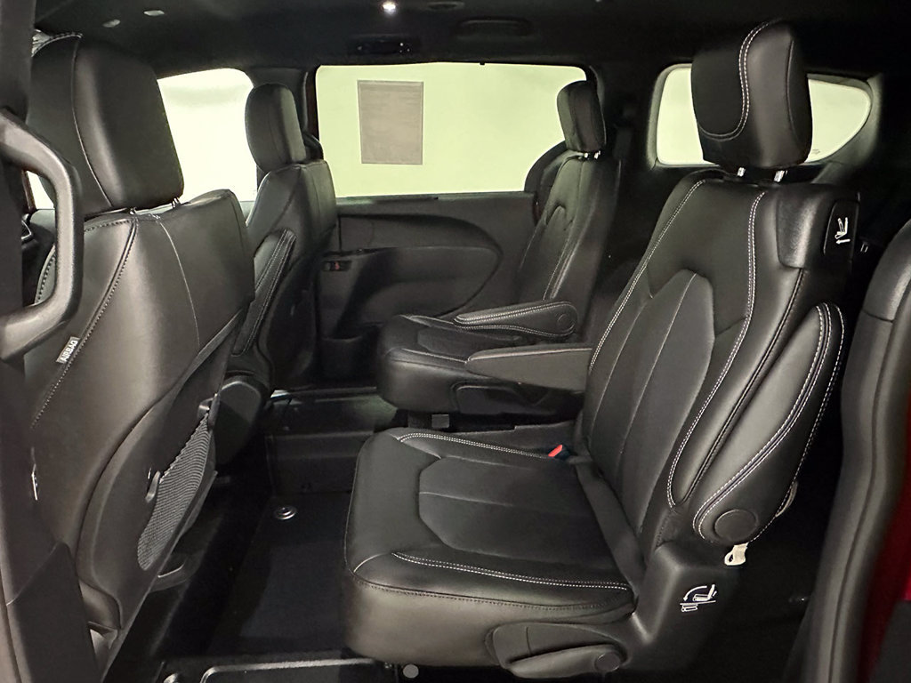 Used 2027 Chrysler Pacifica LX FWD image 18