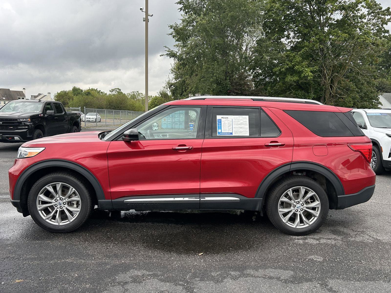 Used 2023 Ford Explorer Limited image 4