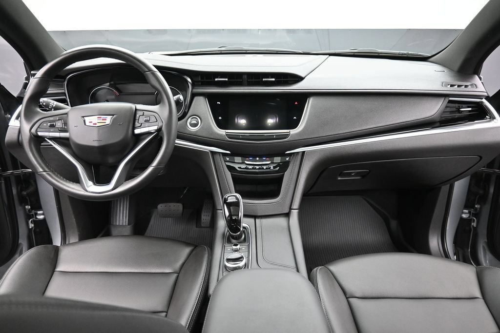 Used 2025 Cadillac XT6 Luxury FWD image 14