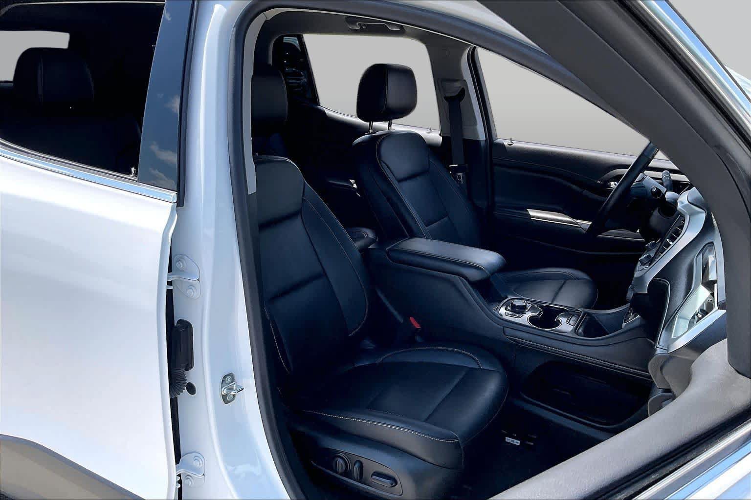 Used 2023 GMC Acadia SLT w/ Technology Package FWD image 9