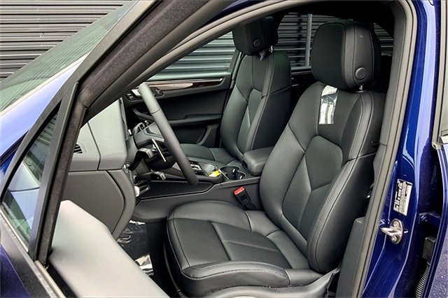 New 2025 Porsche Macan image 5