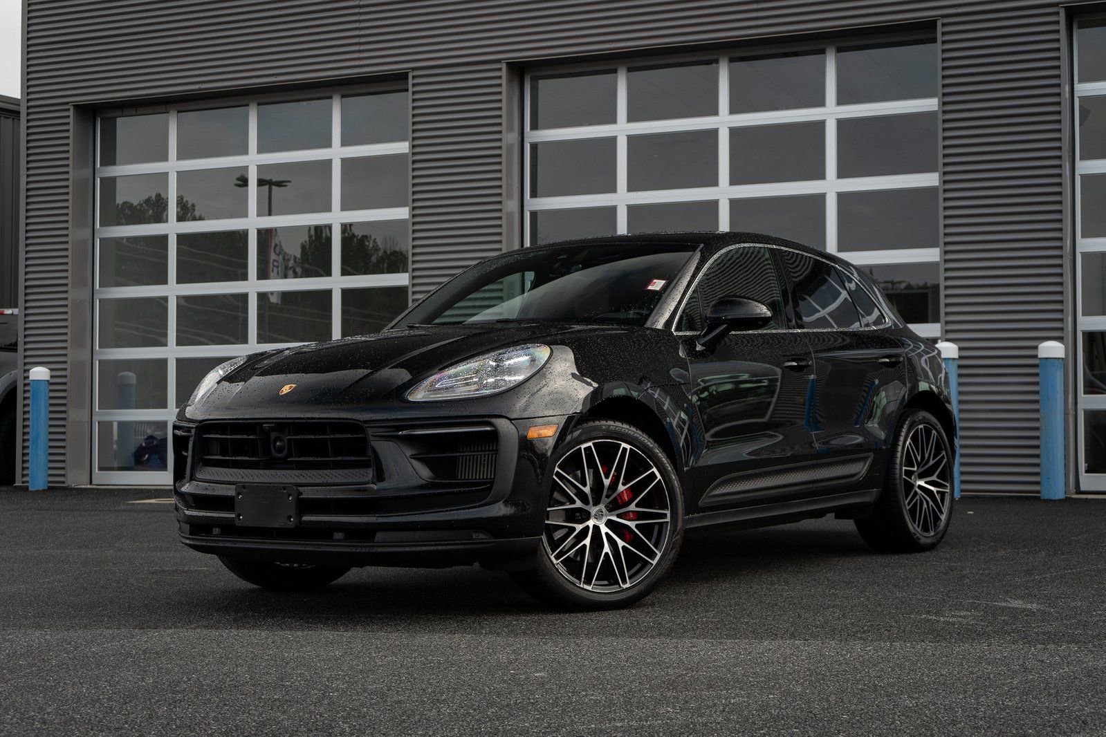 Used 2022 Porsche Macan S w/ Premium Package Plus image 2