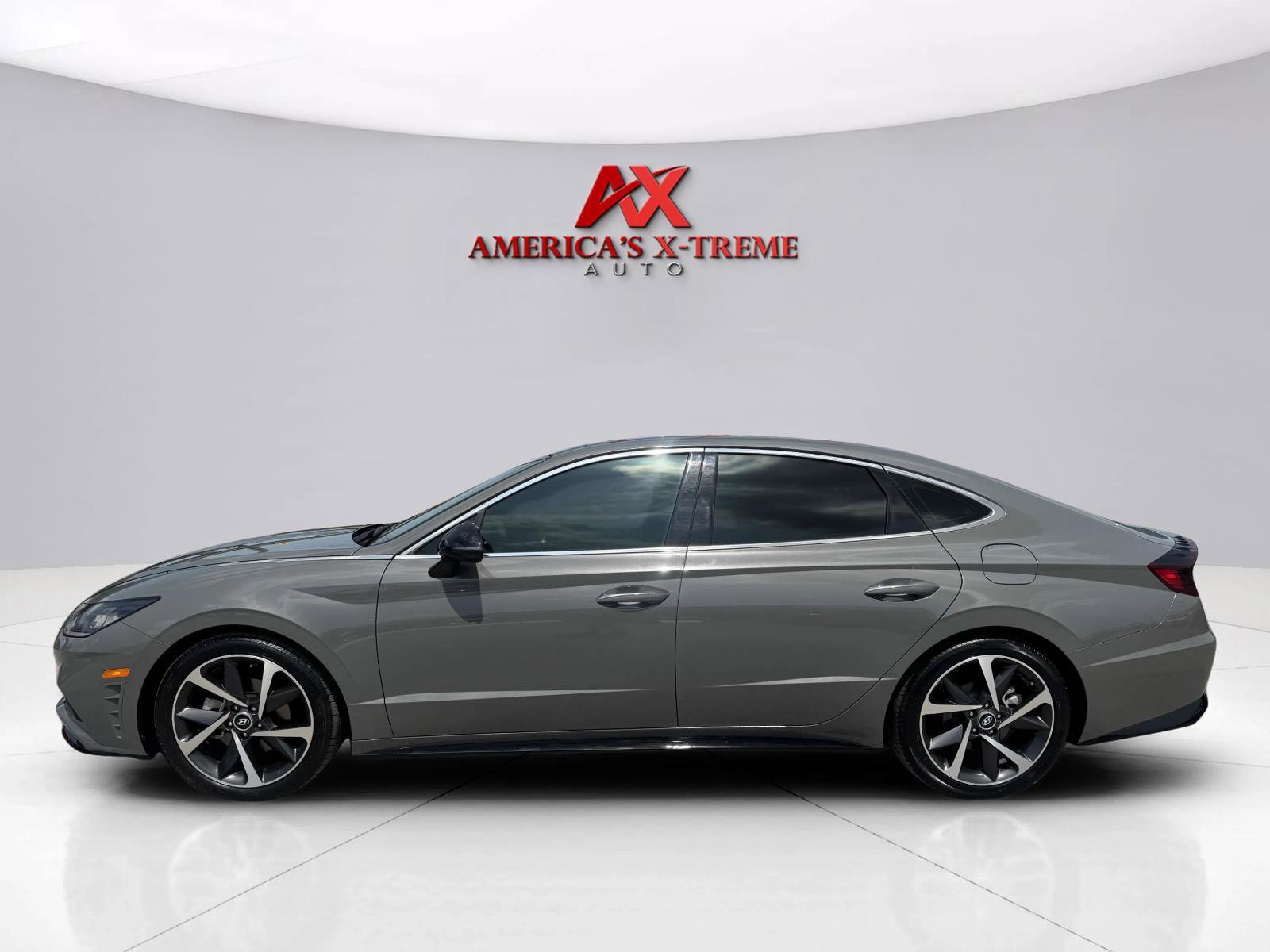 Used 2022 Hyundai Sonata SEL Plus FWD image 2