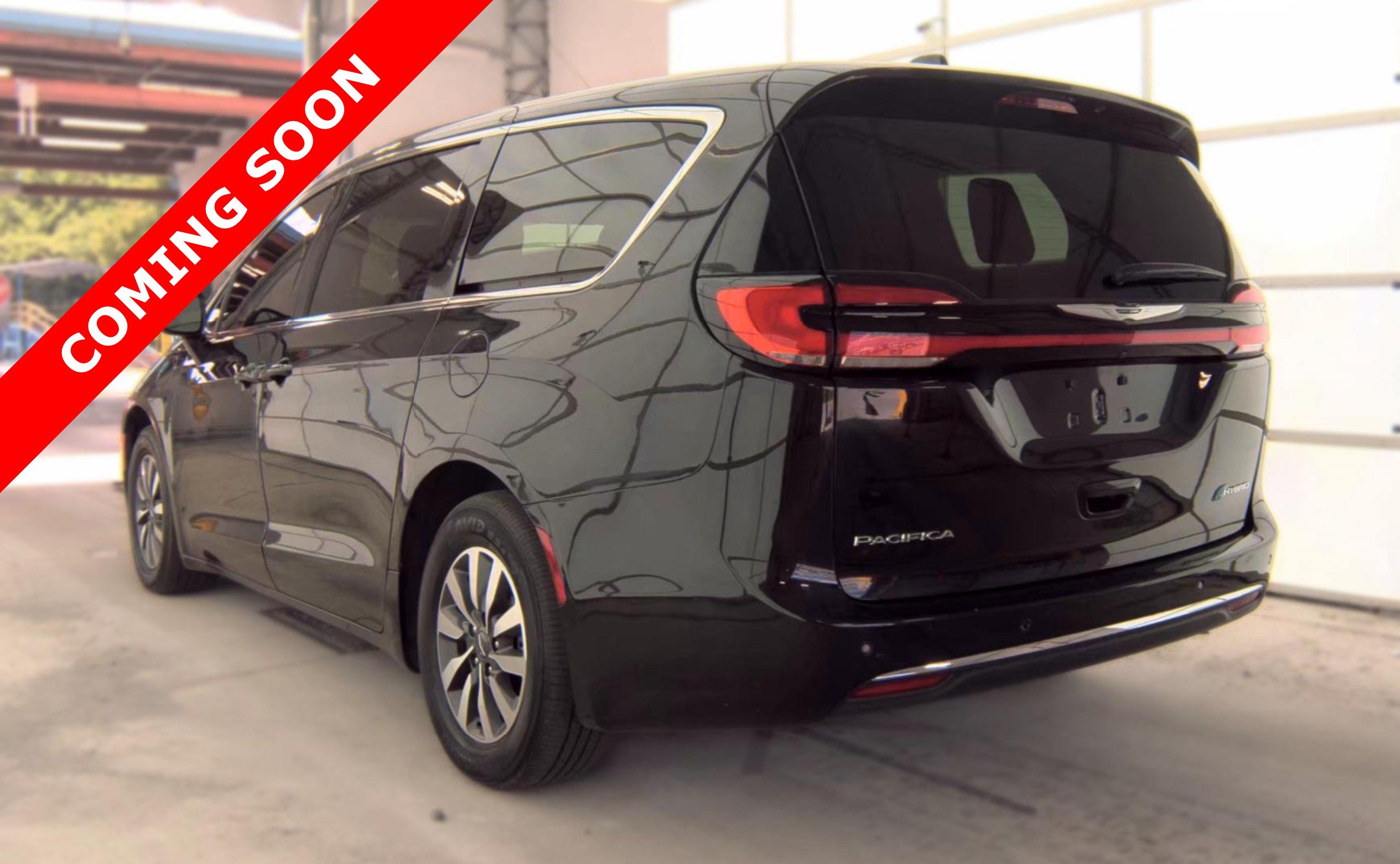 Used 2024 Chrysler Pacifica Limited FWD image 5