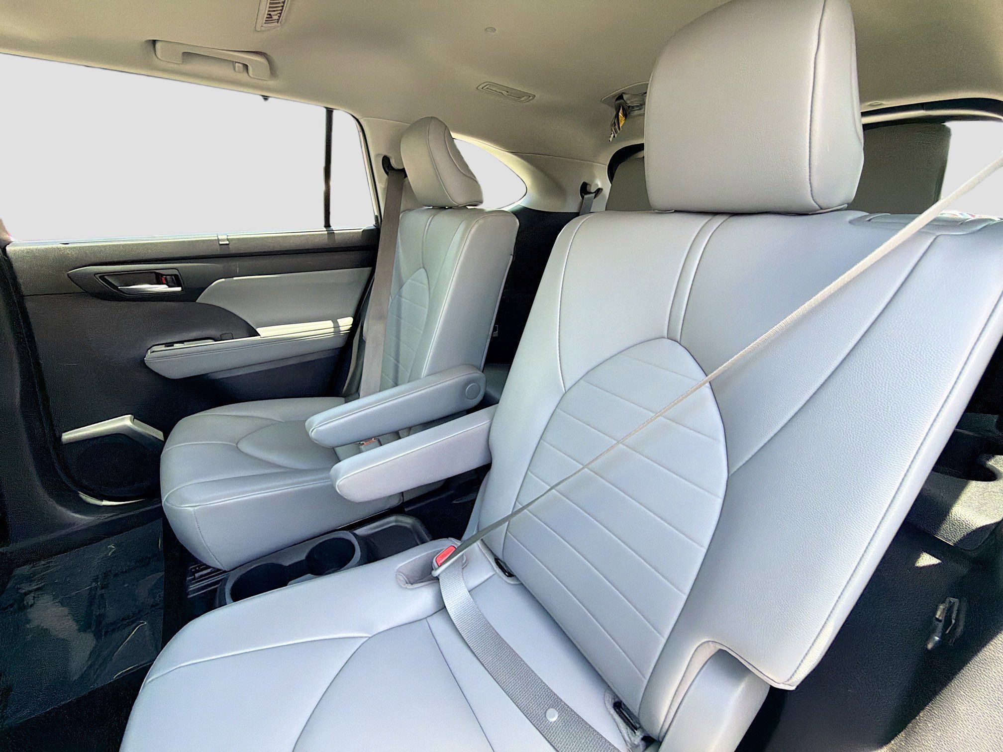 Used 2021 Toyota Highlander XLE AWD/4WD image 21