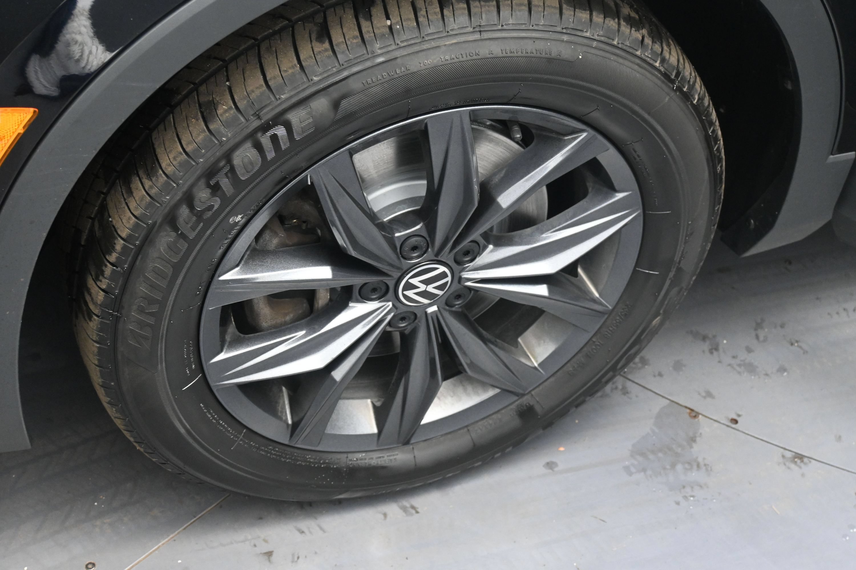 Used 2023 Volkswagen Tiguan SE w/ Panoramic Sunroof Package AWD/4WD image 13