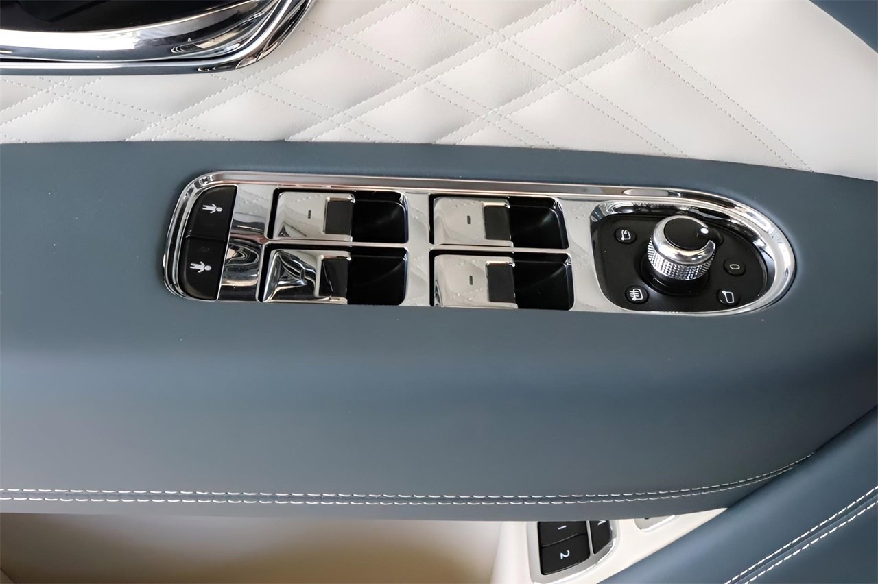 New 2025 Bentley Bentayga Extended Wheelbase image 12