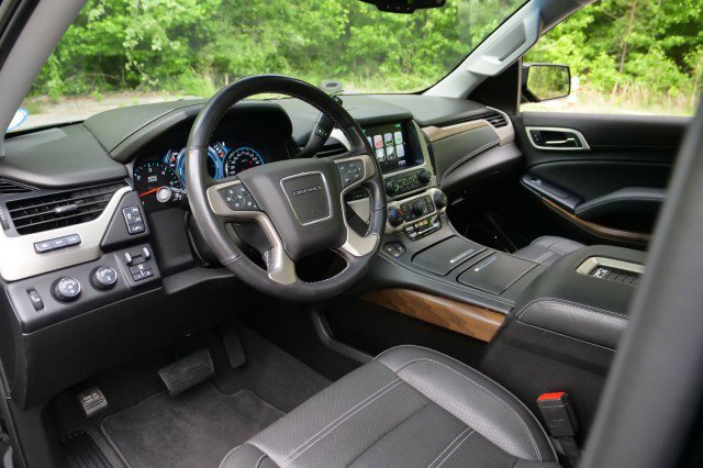 Used 2020 GMC Yukon Denali AWD/4WD image 2