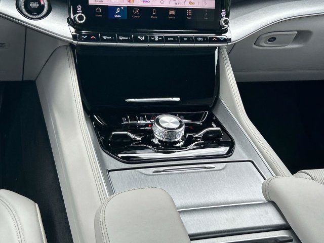 New 2026 Jeep Grand Wagoneer L Limited AWD/4WD image 17