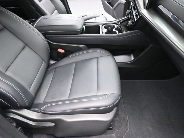 Used 2025 Chevrolet Traverse LT image 28