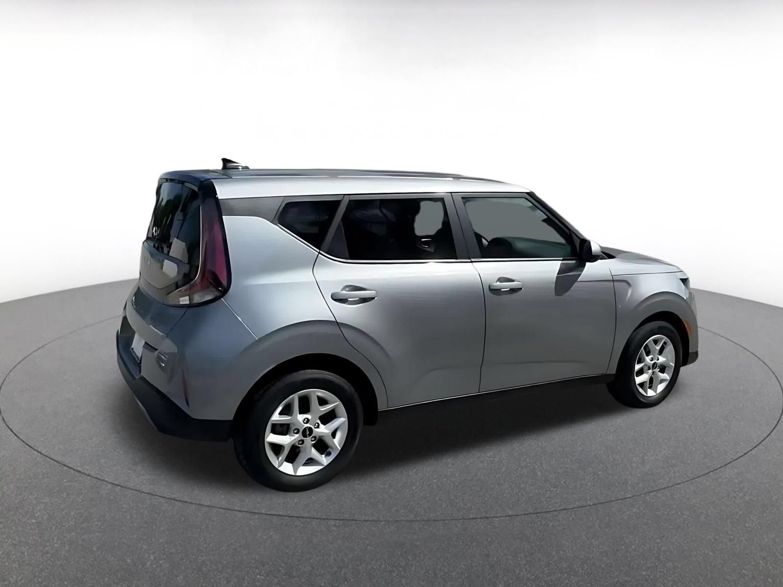 Used 2025 Kia Soul LX w/ LX Technology Package FWD image 14