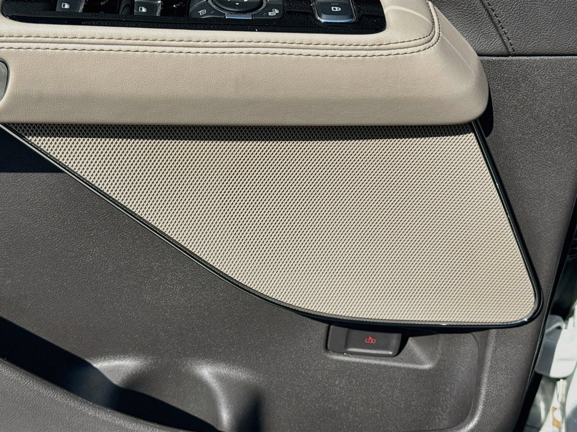 Used 2023 Lincoln Aviator 2WD w/ Premium Package image 26