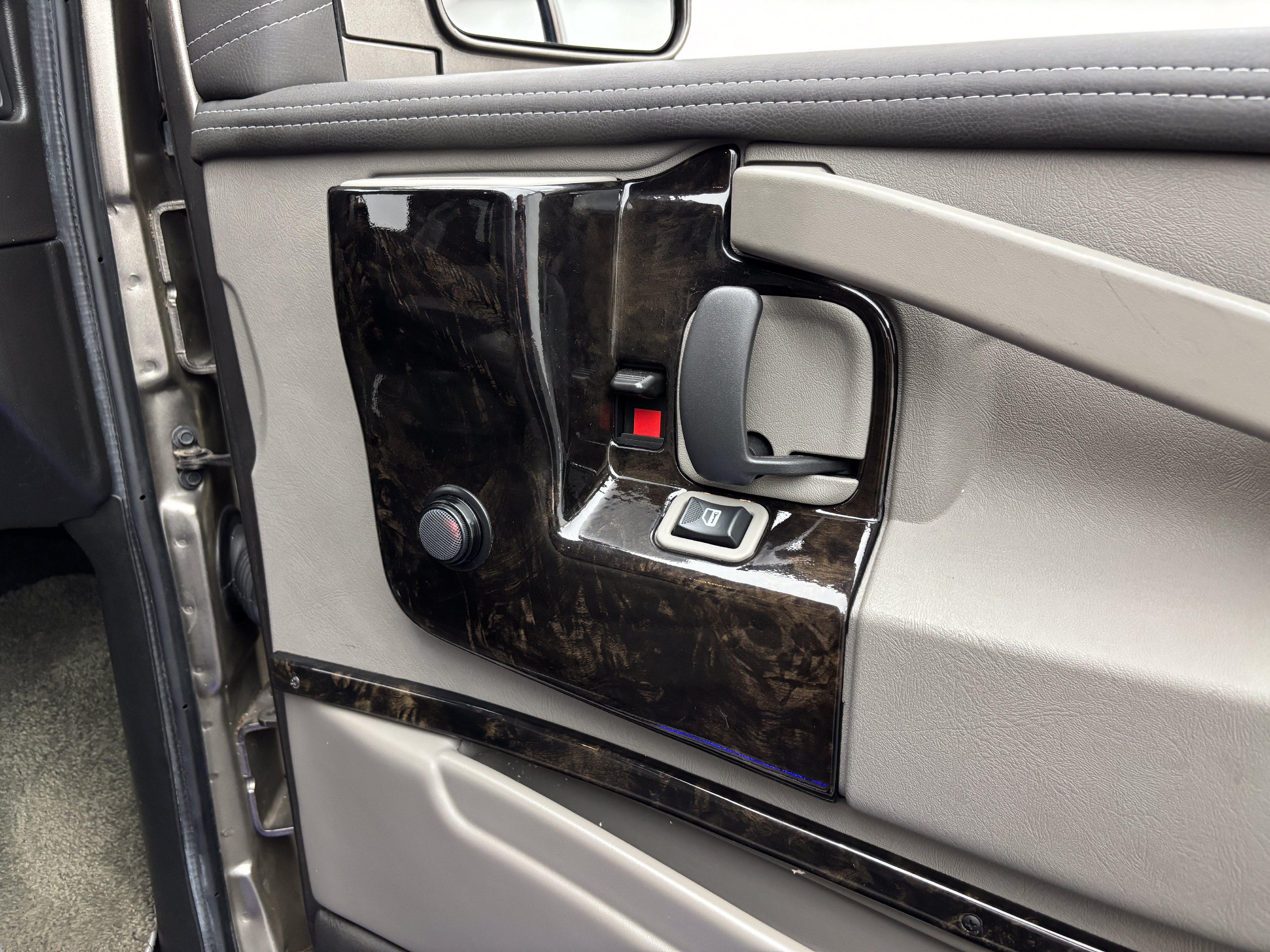 Used 2021 GMC Savana 3500 LS w/ Chrome Appearance Package RWD image 23