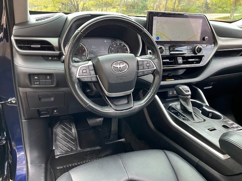 Used 2023 Toyota Highlander XLE image 10