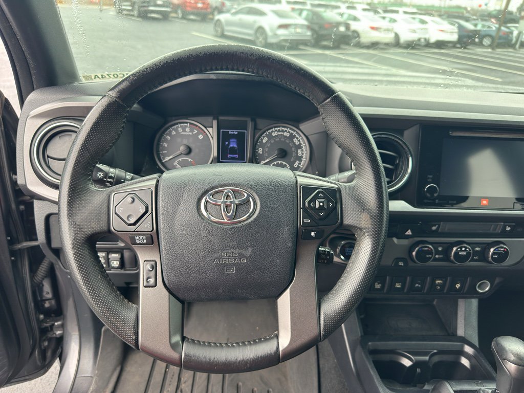 Used 2017 Toyota Tacoma TRD Sport image 11