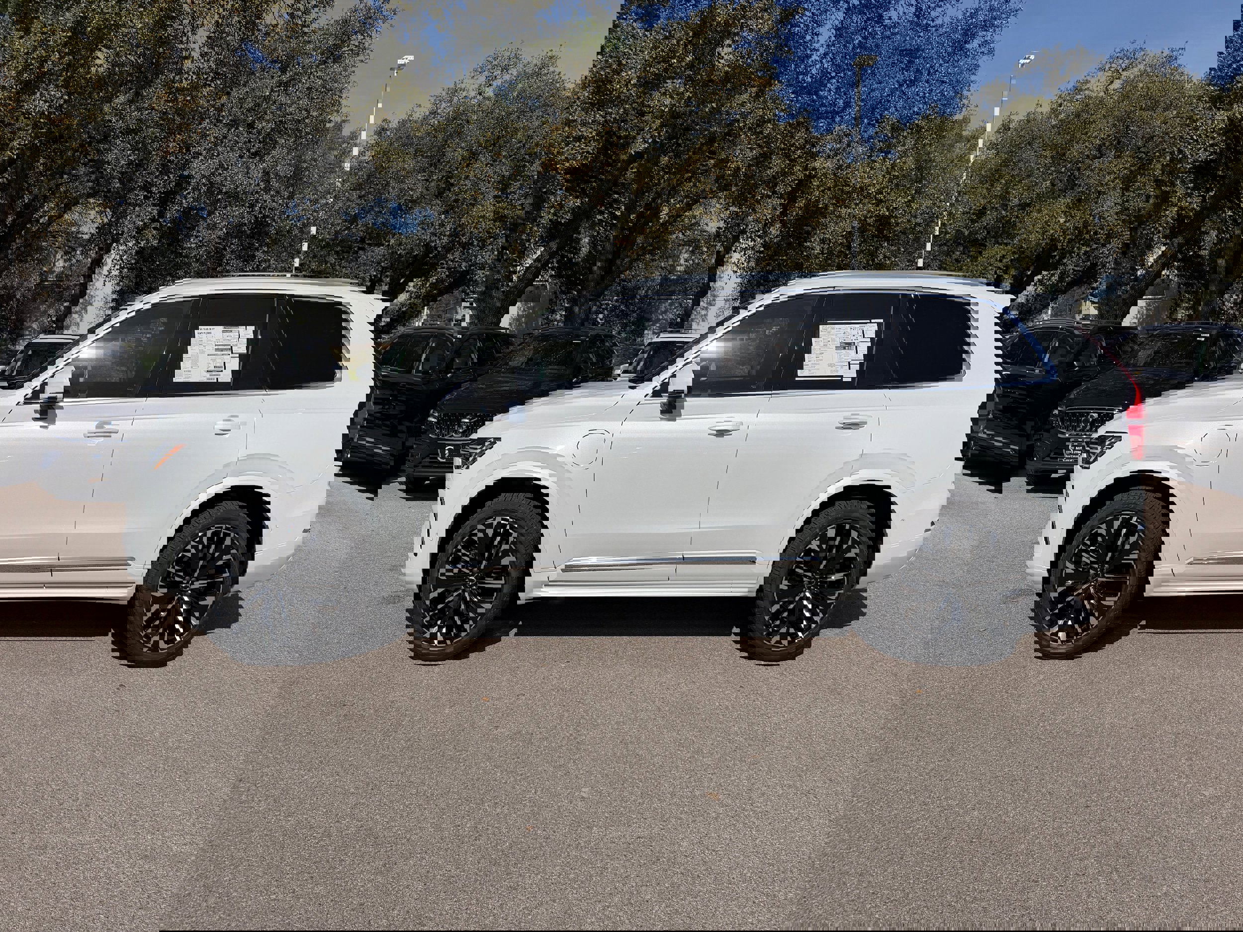 New 2026 Volvo XC90 T8 Ultra w/ Lounge Package image 3