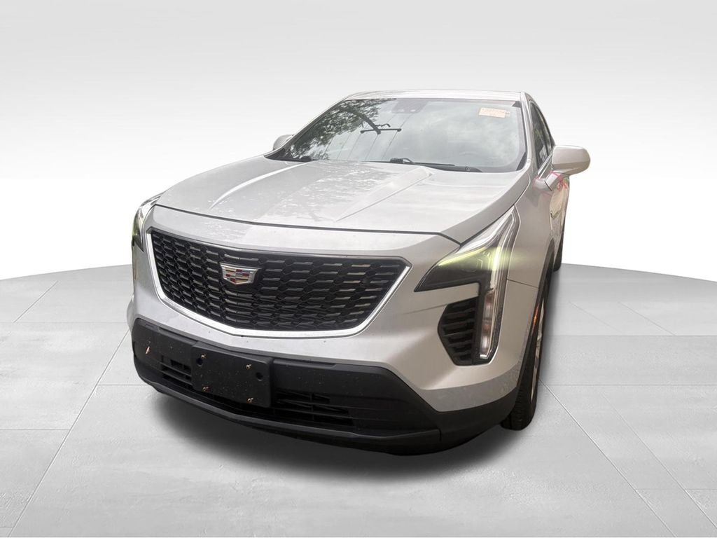 Used 2022 Cadillac XT4 Luxury w/ Trailering Package AWD/4WD image 3