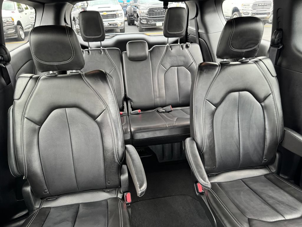 Used 2025 Chrysler Pacifica Select FWD image 15