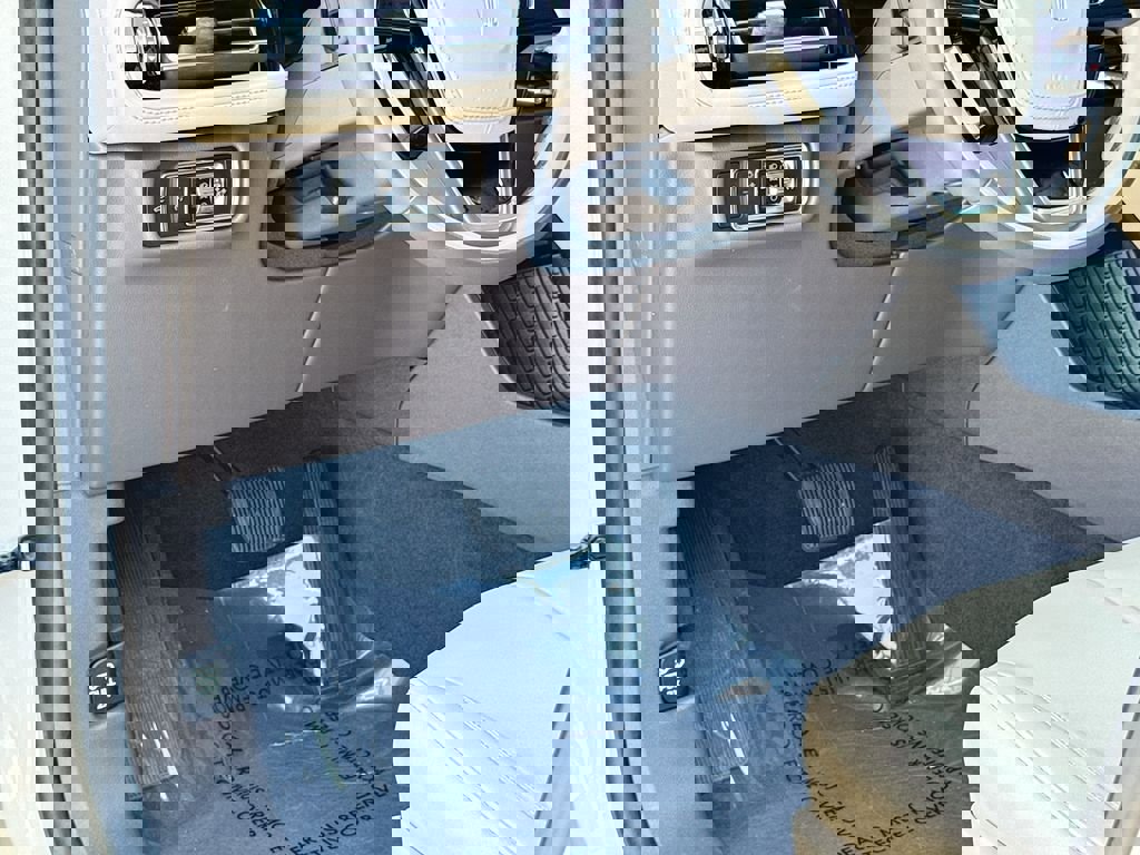 Used 2023 Lincoln Aviator AWD w/ Class IV Trailer Tow Package image 17