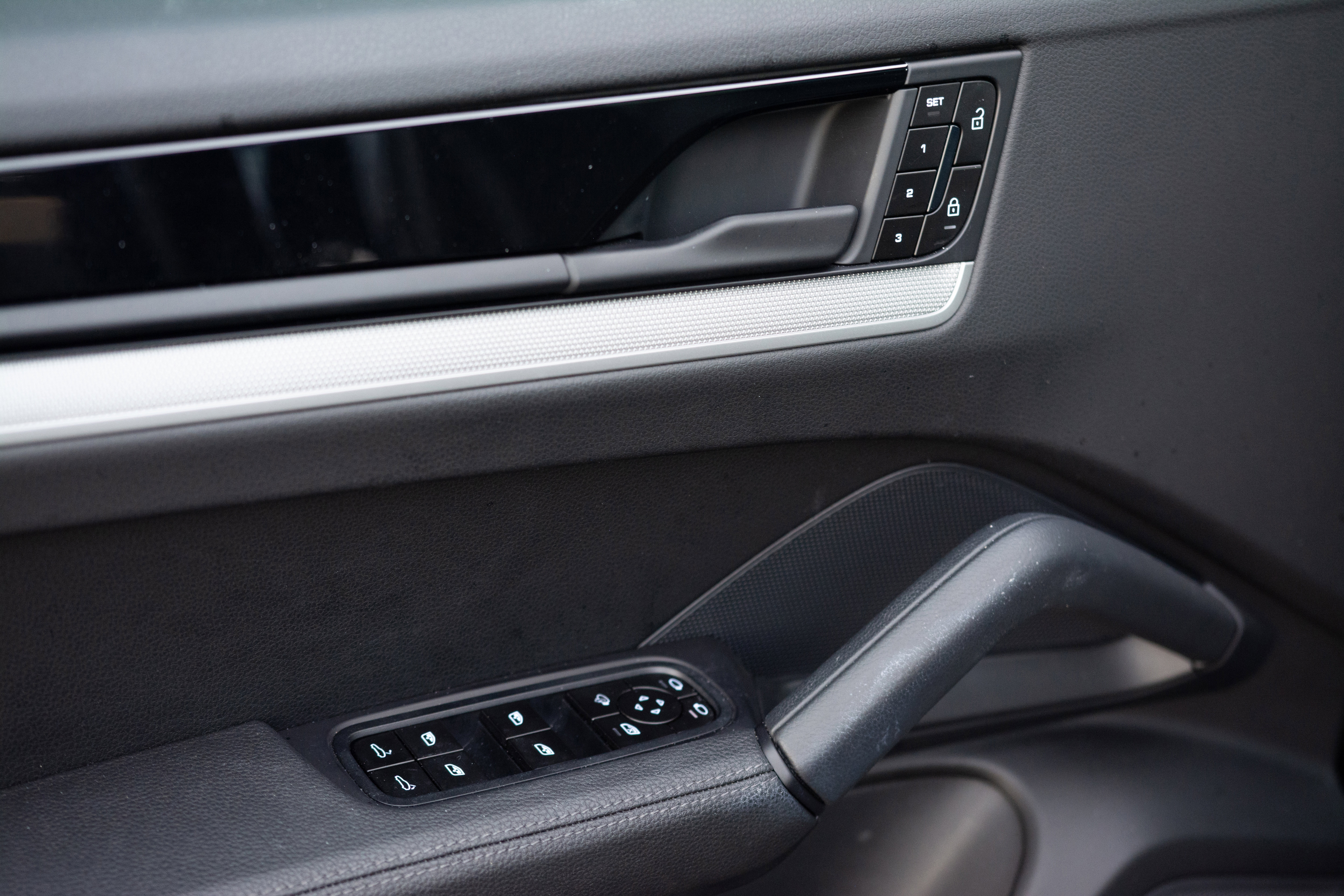 Certified 2025 Porsche Cayenne E-Hybrid image 14