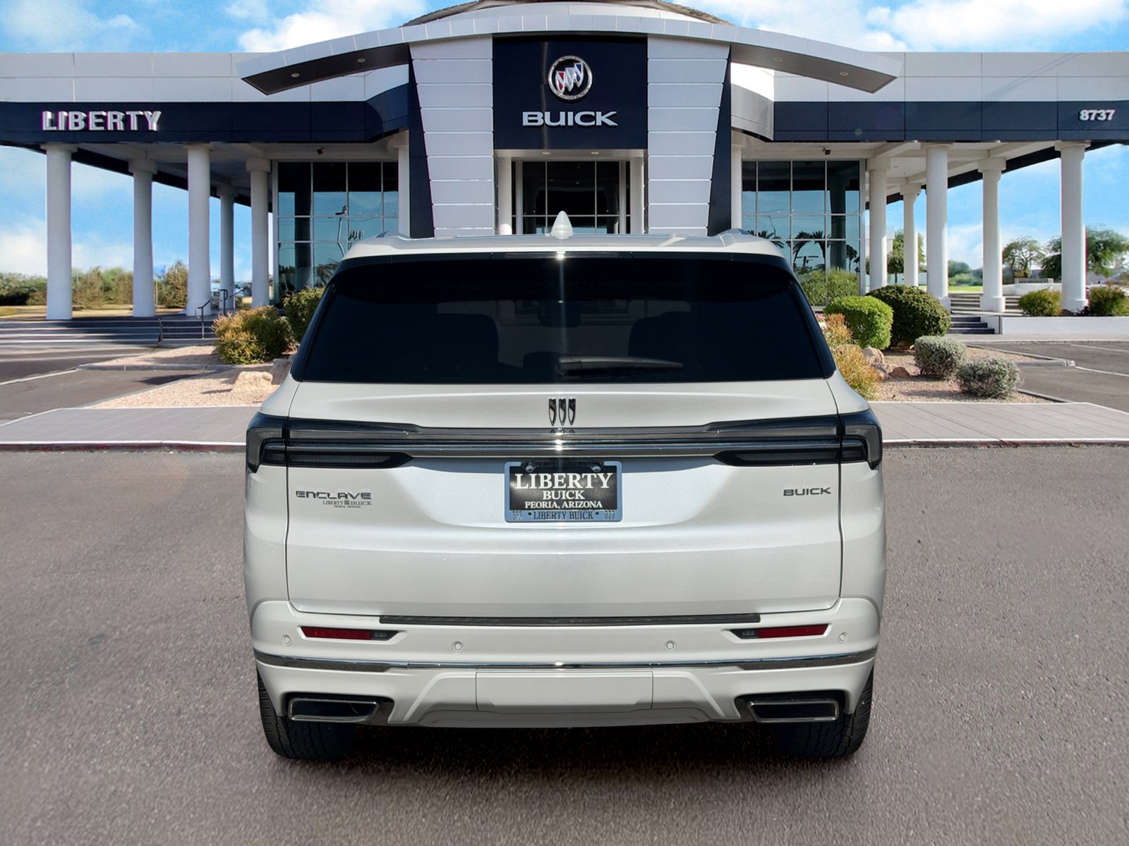Used 2025 Buick Enclave Avenir w/ Super Cruise Package FWD image 4