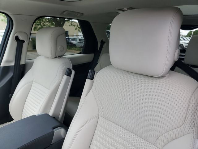Certified 2025 Land Rover Discovery S AWD/4WD image 18