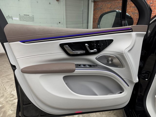 Used 2023 Mercedes-Benz EQS 580 4MATIC SUV image 10