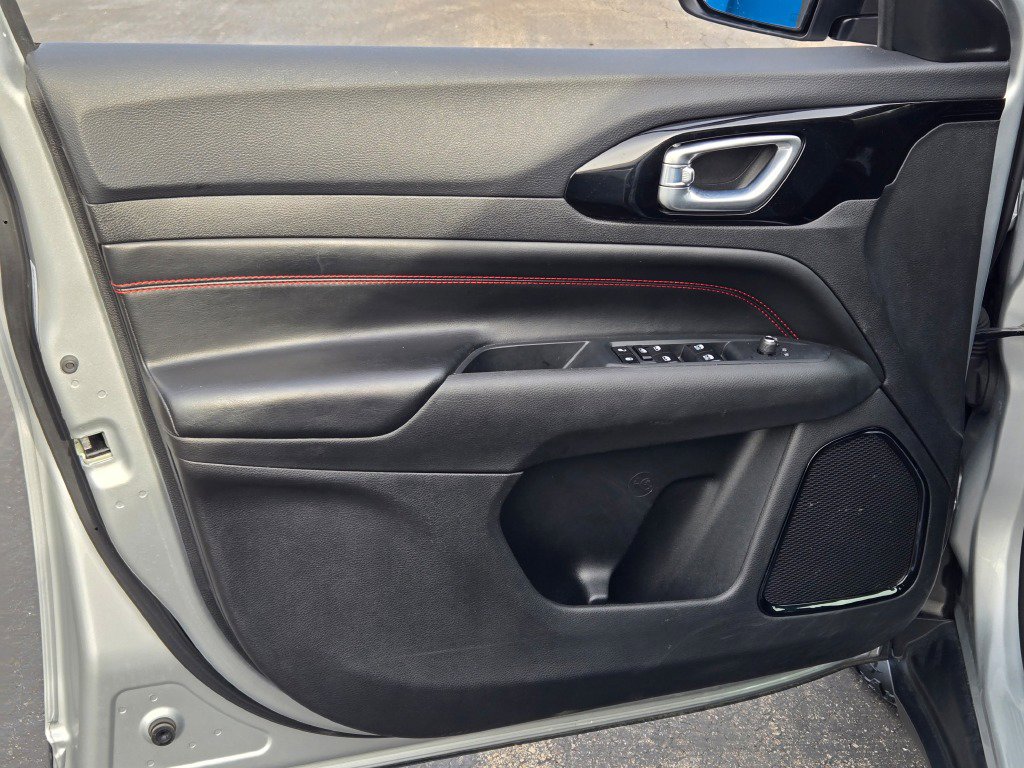 Used 2025 Jeep Compass Trailhawk image 20