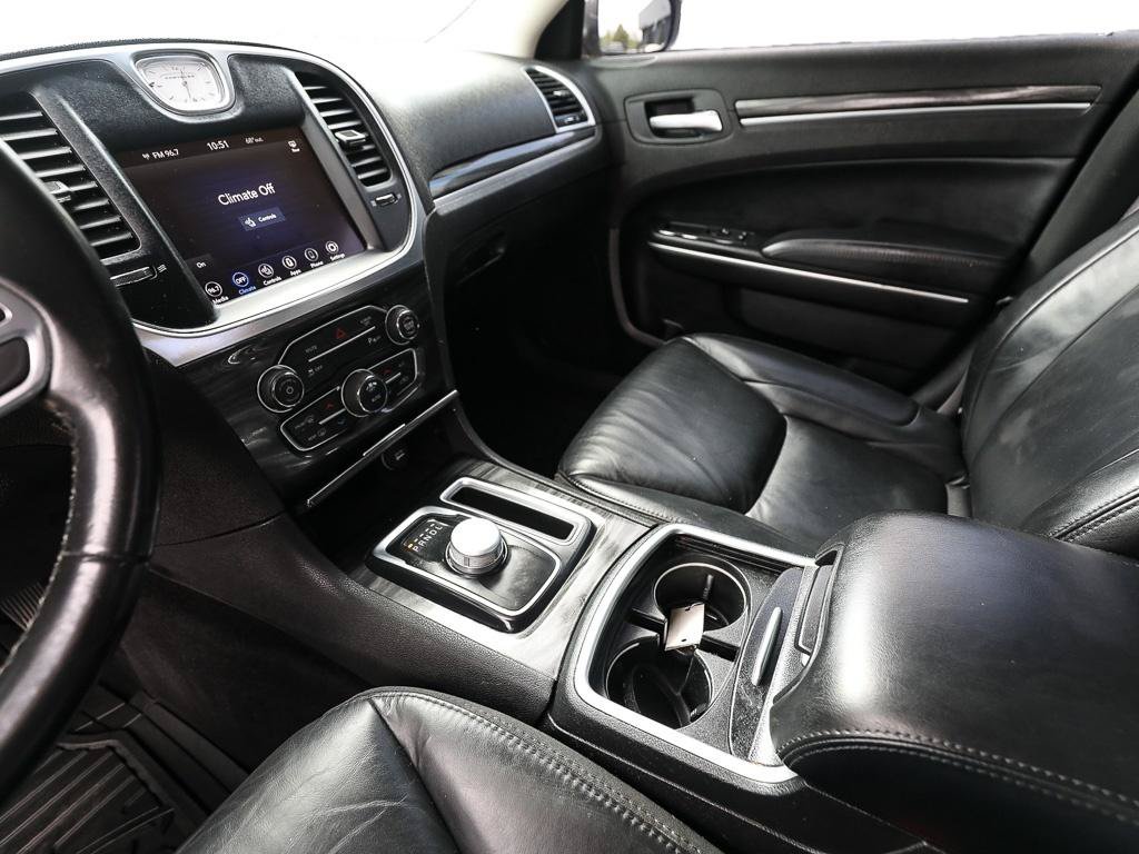 Used 2021 Chrysler 300 Touring L RWD image 19