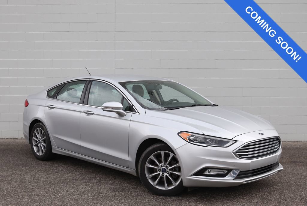 Used 2017 Ford Fusion SE w/ Fusion SE Technology Package FWD image 1