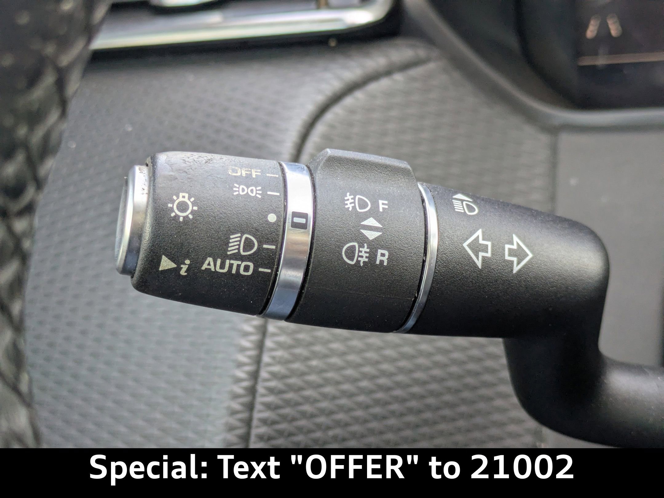 Used 2019 Land Rover Range Rover Velar R-Dynamic SE image 31