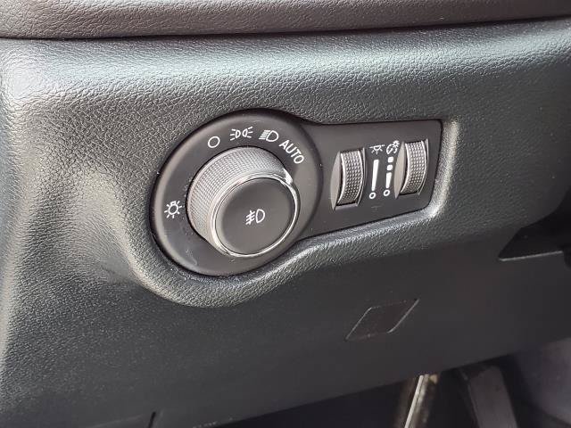 Used 2025 Chrysler Pacifica Select FWD image 9