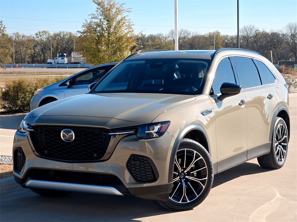 Used 2025 MAZDA CX-70 Plug-In Hybrid w/ Premium Pkg image 2