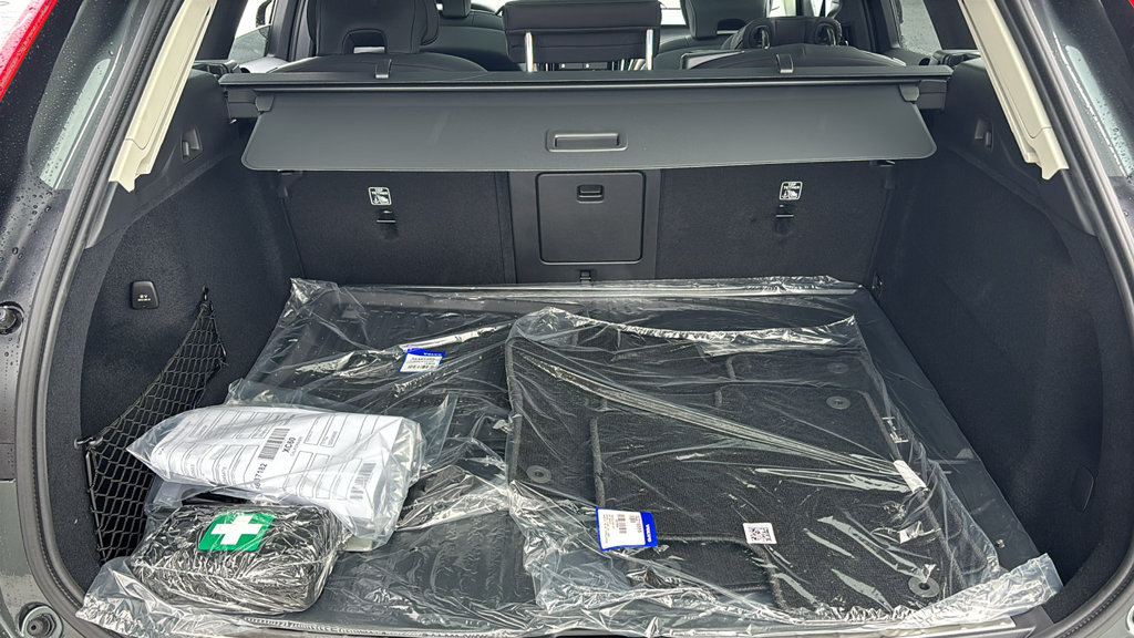 New 2027 Volvo XC60 T8 Plus AWD/4WD image 30