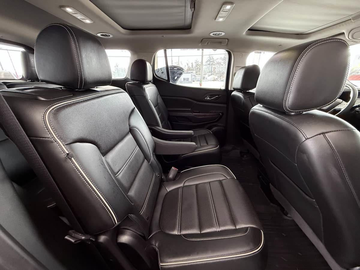 Used 2022 GMC Acadia Denali w/ Denali Ultimate Package FWD image 35