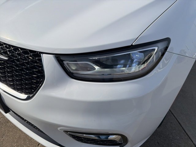 Used 2024 Chrysler Pacifica Touring-L image 15