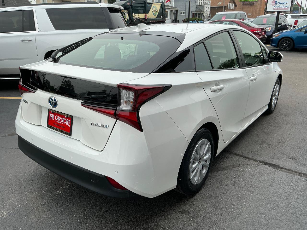 Used 2022 Toyota Prius LE FWD image 4