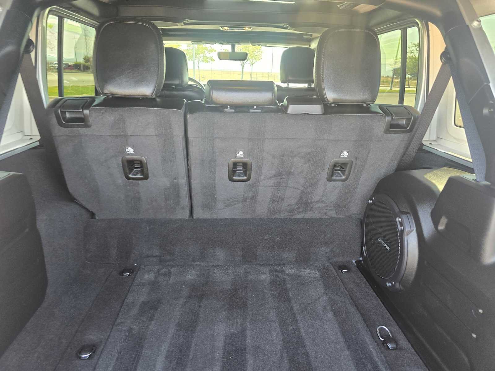 Used 2023 Jeep Wrangler Unlimited Rubicon 4xe w/ Cold Weather Group AWD/4WD image 14