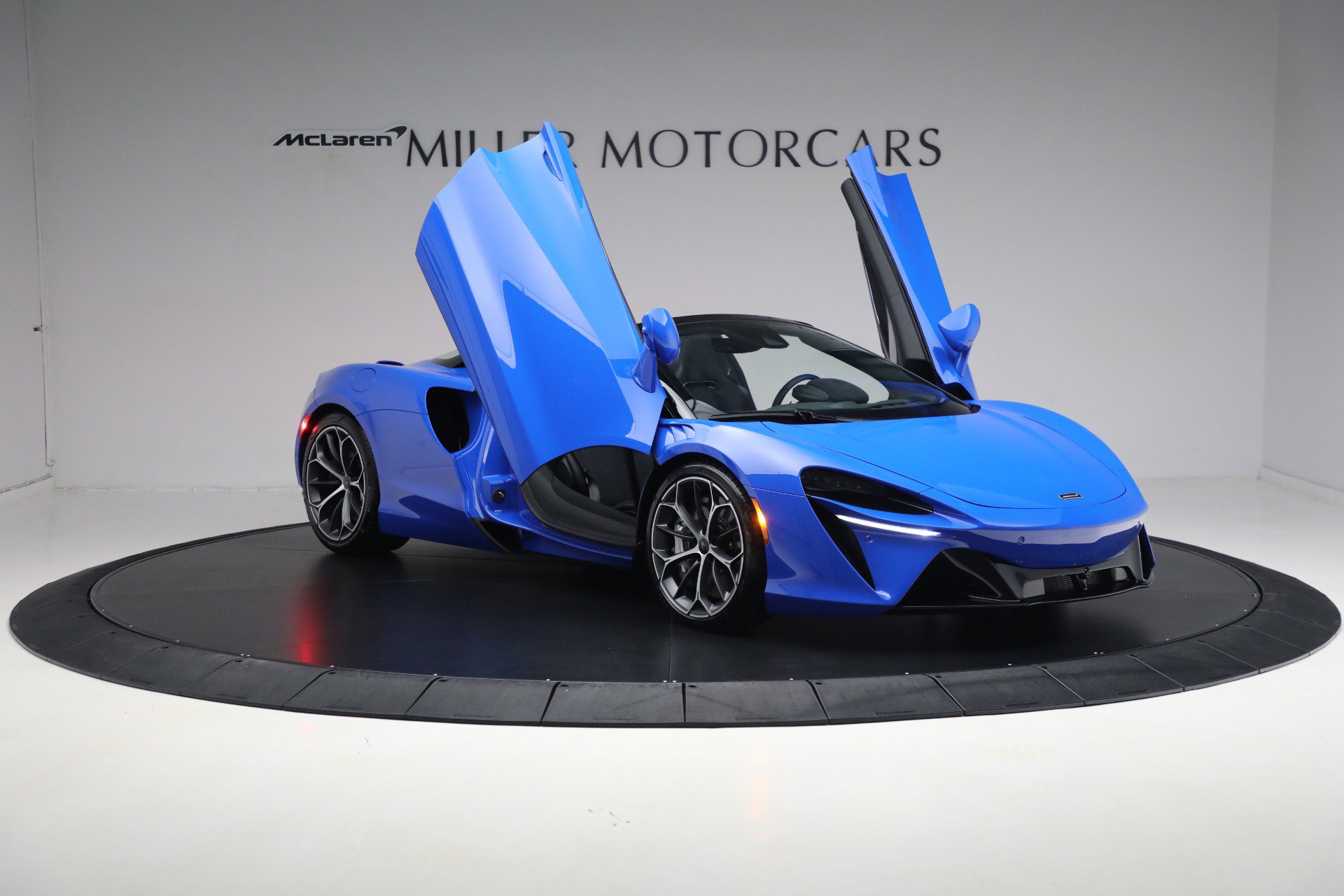 New 2025 McLaren Artura Spider image 32