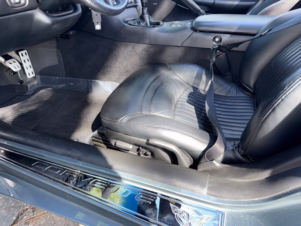 Used 2004 Chevrolet Corvette Convertible w/ Preferred Equipment Group RWD image 13
