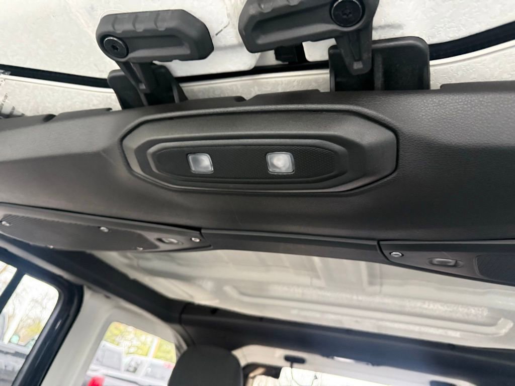 Used 2025 Jeep Wrangler Unlimited Sahara image 25